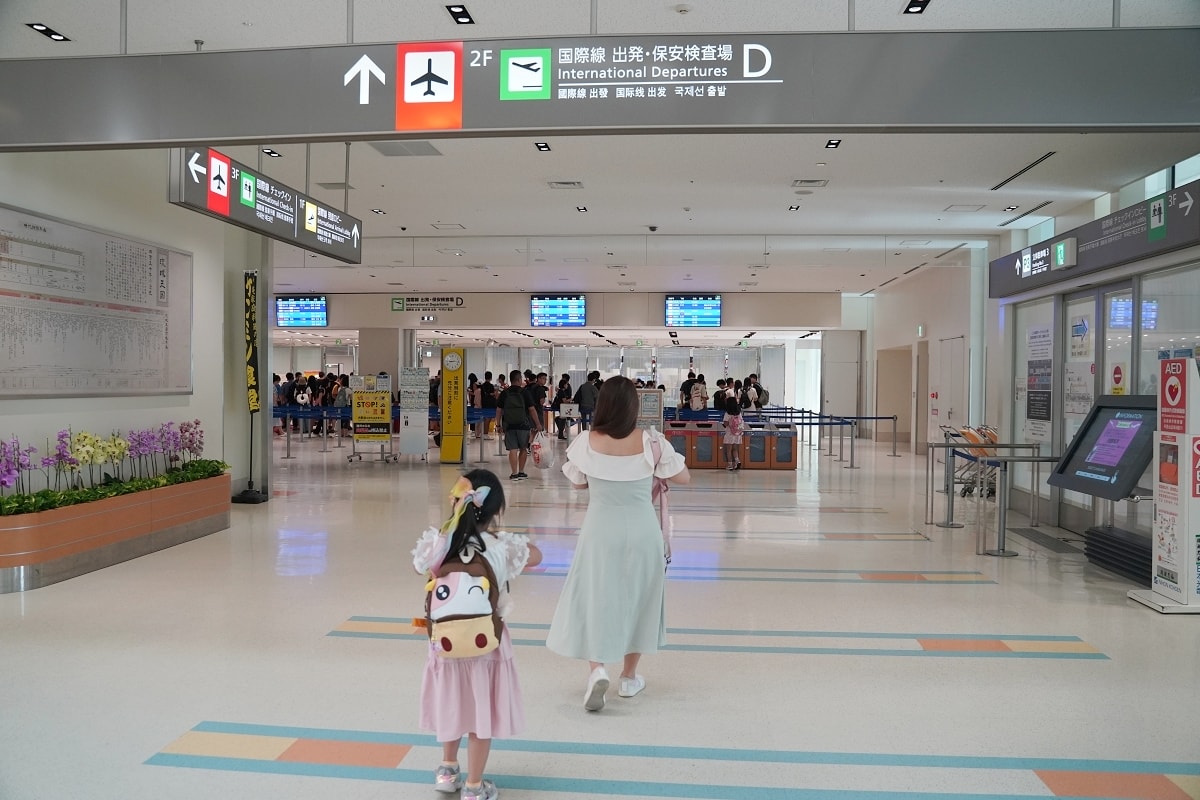 【沖繩那覇機場國際線搭機心得】那霸機場美食推薦 沖繩PO飯糰搭機前吃飽飽好選擇