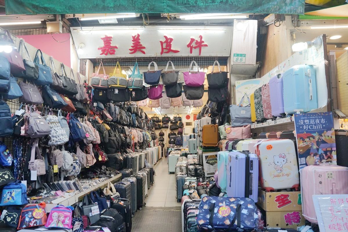 【臨江街觀光夜市行李箱推薦】平價實惠種類選擇多 行李箱包修三年服務 嘉美皮件行 - 第2張圖 【臨江街觀光夜市行李箱推薦】平價實惠種類選擇多 行李箱包修三年服務 嘉美皮件行
