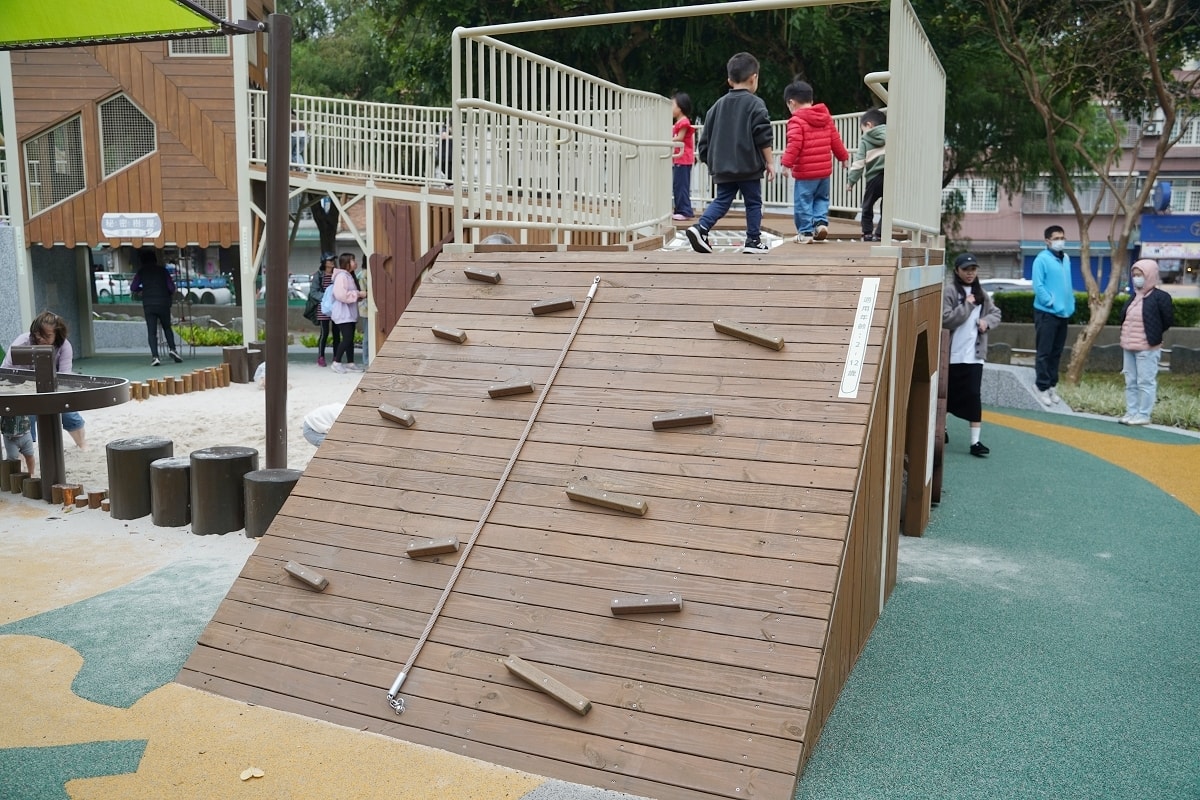 【中壢光明公園】中壢兒童遊戲場推薦 秘密樹屋探索/水樹遊戲島/奇幻樹屋探險/森林冒險挑戰區