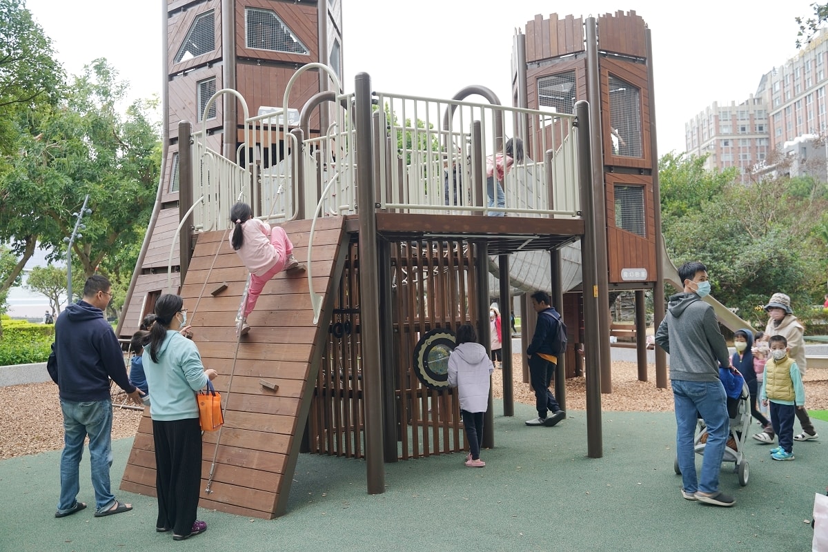 【中壢光明公園】中壢兒童遊戲場推薦 秘密樹屋探索/水樹遊戲島/奇幻樹屋探險/森林冒險挑戰區