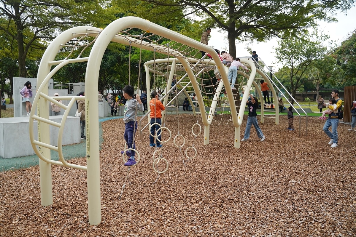 【中壢光明公園】中壢兒童遊戲場推薦 秘密樹屋探索/水樹遊戲島/奇幻樹屋探險/森林冒險挑戰區