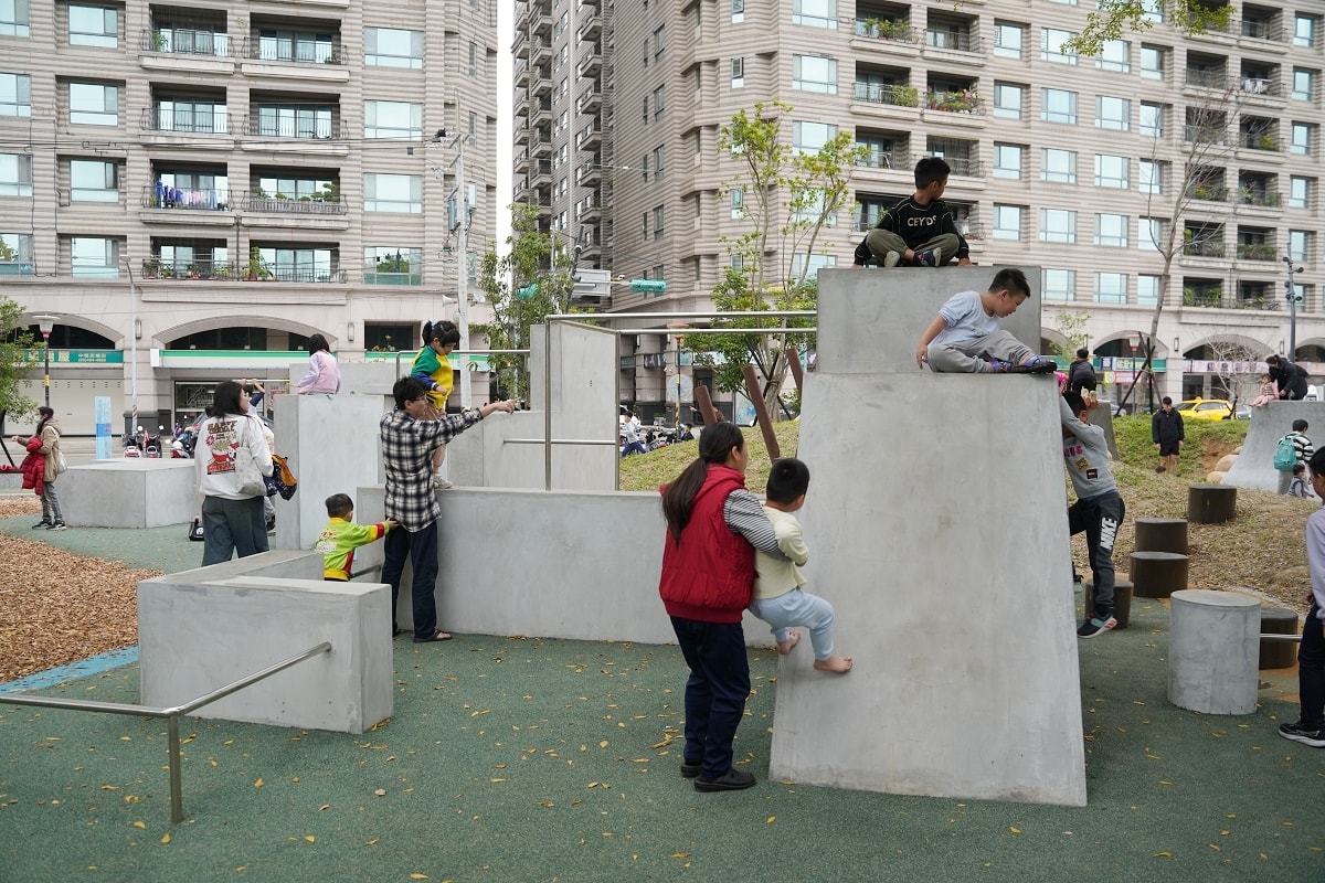 【中壢光明公園】中壢兒童遊戲場推薦 秘密樹屋探索/水樹遊戲島/奇幻樹屋探險/森林冒險挑戰區