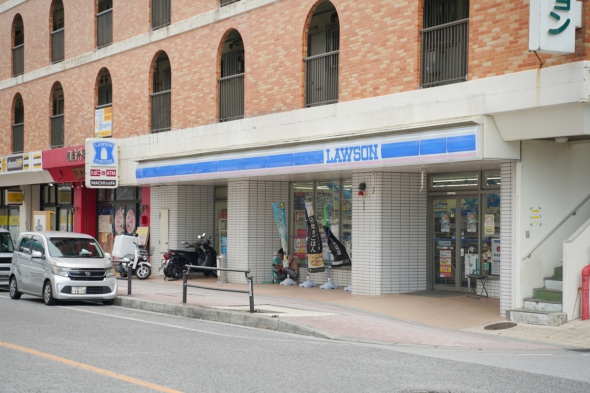 【沖繩LAWSON美食懶人包】沖繩LAWSON必買零食飲料 沖繩限定商品開箱心得分享