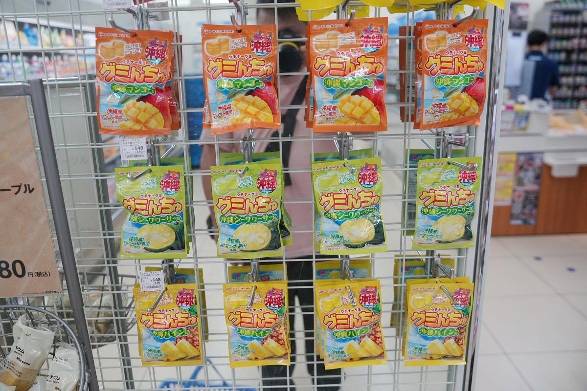 【沖繩LAWSON美食懶人包】沖繩LAWSON必買零食飲料 沖繩限定商品開箱心得分享