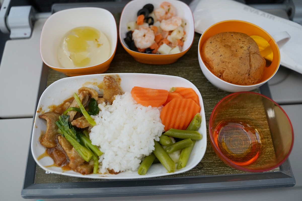 【長榮航空飛台灣桃園心得分享】長榮航空 EVA Air BR177 飛台灣 大阪機場電車交通路線心得 - 第13張圖 【長榮航空飛台灣桃園心得分享】長榮航空 EVA Air BR177 飛台灣 大阪機場電車交通路線心得
