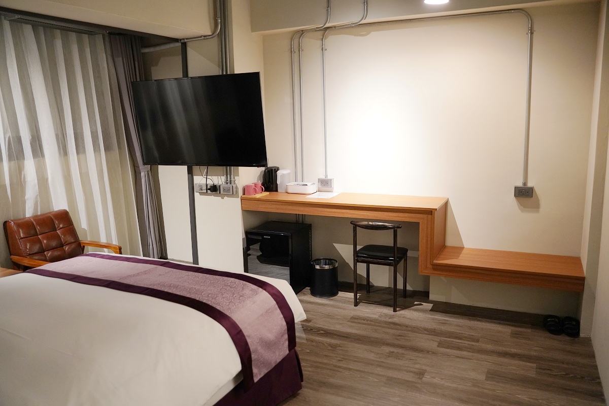 【台中平價住宿推薦】鄰近國立自然科學博物館/一中街商圈/勤美草悟商圈 精緻工業風格房型 台中薩圖恩文旅 - 第9張圖 【台中平價住宿推薦】鄰近國立自然科學博物館/一中街商圈/勤美草悟商圈 精緻工業風格房型 台中薩圖恩文旅