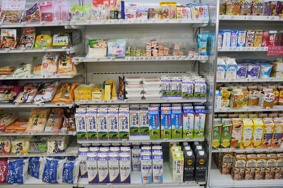 【Lawson Store 100】大阪購物血拼必訪 ローソンストア 100 泡麵/零食/飲料/冰淇淋/熟食通通有