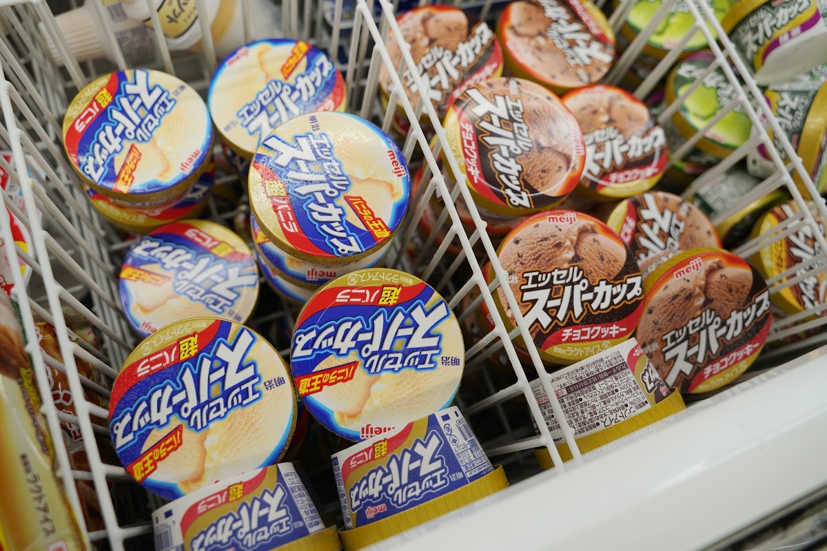 【Lawson Store 100】大阪購物血拼必訪 ローソンストア 100 泡麵/零食/飲料/冰淇淋/熟食通通有