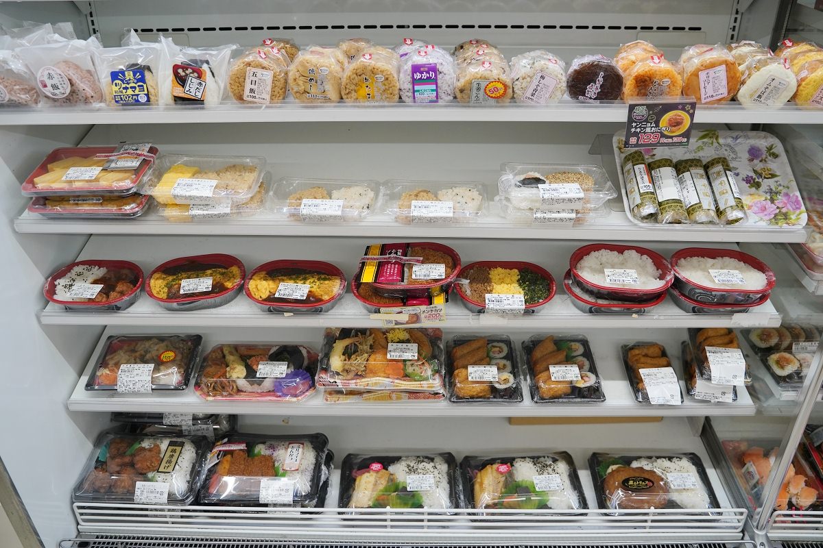 【Lawson Store 100】大阪購物血拼必訪 ローソンストア 100 泡麵/零食/飲料/冰淇淋/熟食通通有