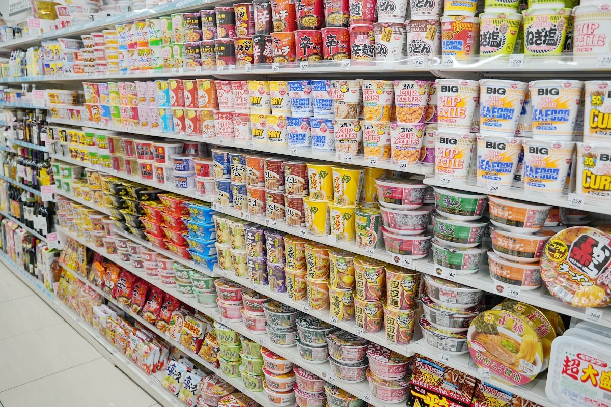 【Lawson Store 100】大阪購物血拼必訪 ローソンストア 100 泡麵/零食/飲料/冰淇淋/熟食通通有