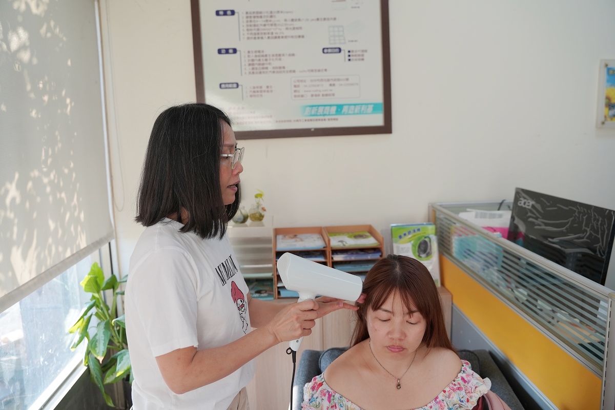【插電式暖暖包推薦】陶瓷發熱不耗氧超低耗電量 辦公室/寢室/客廳/車內安全溫暖不燥熱 Ruding奈米溫熱舒緩儀
