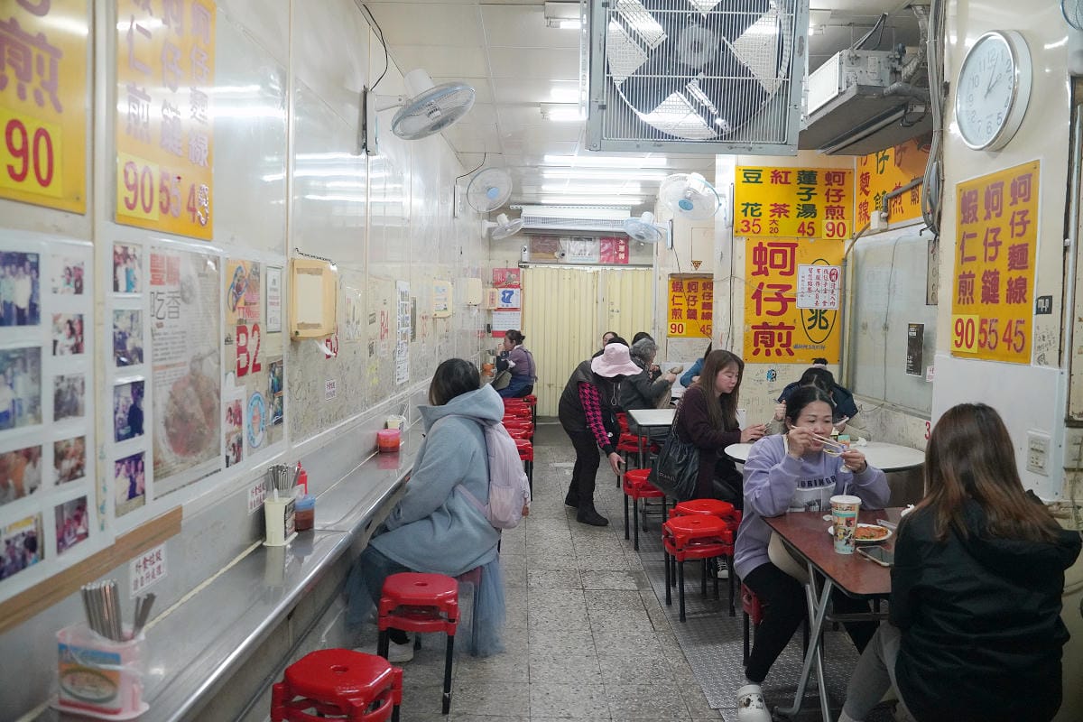 【正兆蚵仔煎】豐原廟東夜市美食推薦 濃郁花生醬蚵仔煎必點 豐富食材真材實料 大顆蚵仔+韭菜末