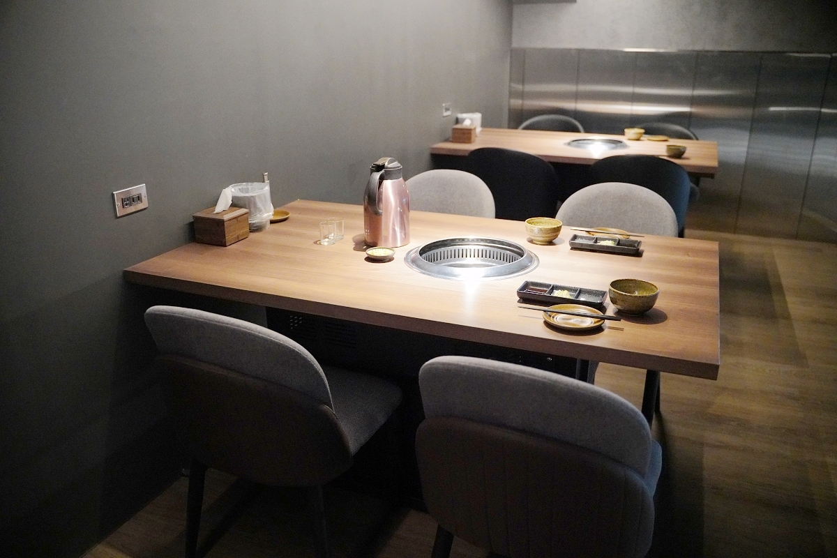 【新竹日式燒肉推薦】國家藝術園區美食餐廳好選擇 全程桌邊代烤服務/特約停車場 上野村日式燒肉專門店