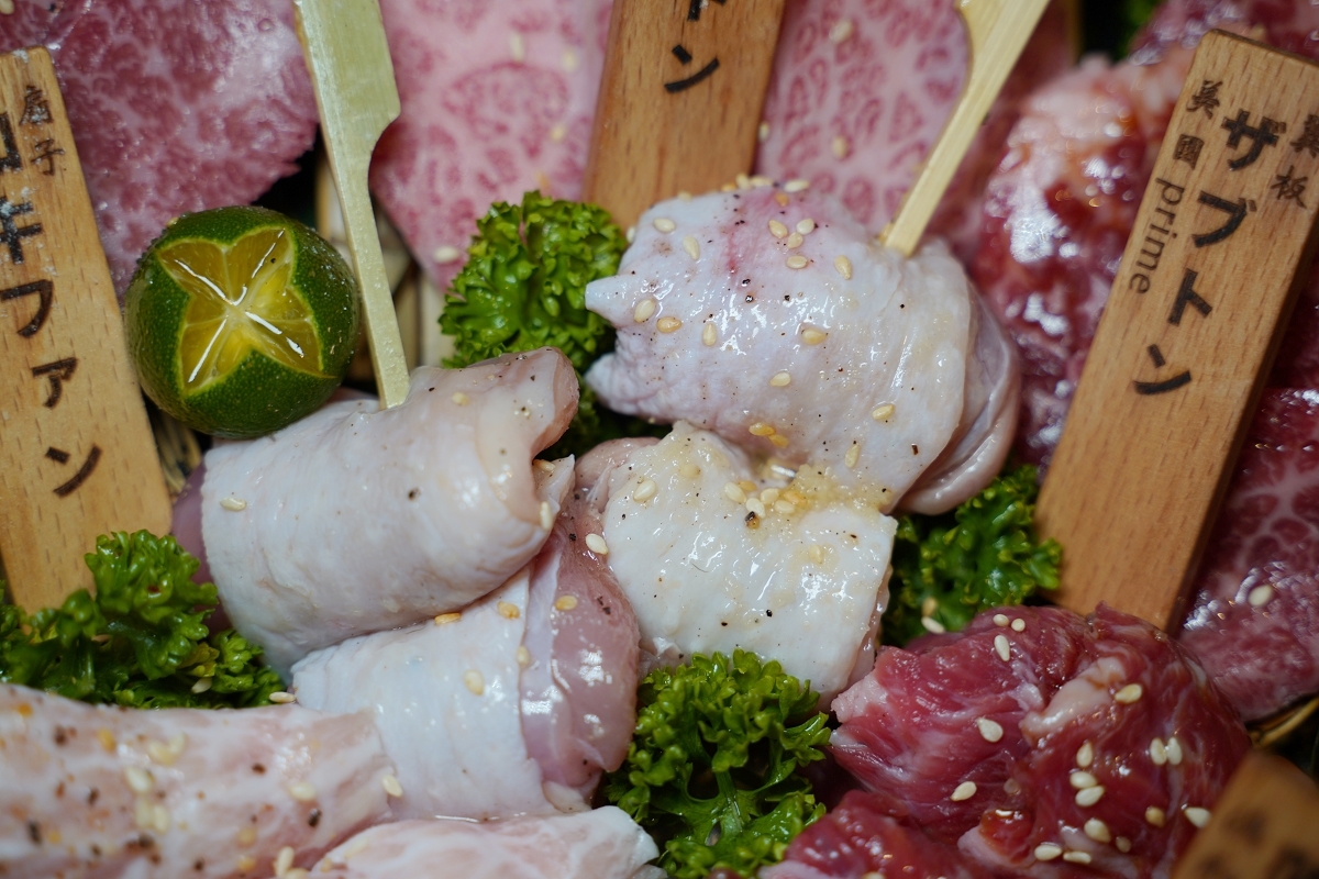 【新竹日式燒肉推薦】國家藝術園區美食餐廳好選擇 全程桌邊代烤服務/特約停車場 上野村日式燒肉專門店