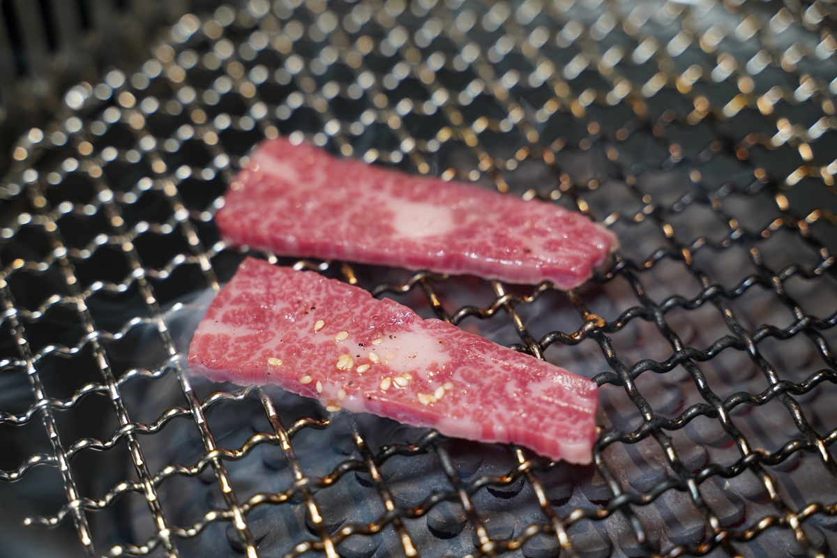 【新竹日式燒肉推薦】國家藝術園區美食餐廳好選擇 全程桌邊代烤服務/特約停車場 上野村日式燒肉專門店