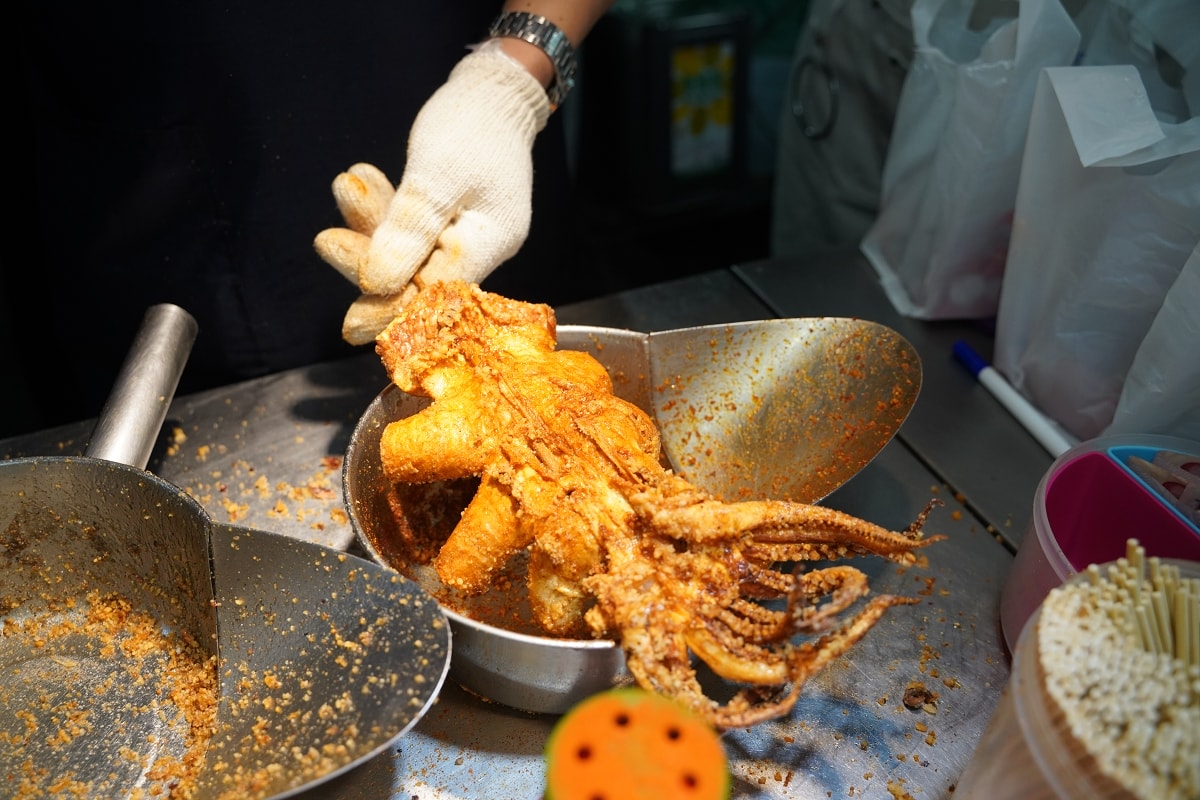 【高雄瑞豐夜市美食推薦】夜市王海鮮王第三名 酥炸大魷魚始祖 沖繩酥炸大魷魚瑞豐夜市創始店 - 第6張圖 【高雄瑞豐夜市美食推薦】夜市王海鮮王第三名 酥炸大魷魚始祖 沖繩酥炸大魷魚瑞豐夜市創始店