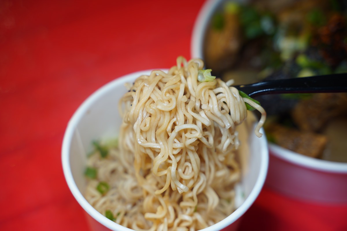 【新竹後站夜市美食推薦】獨家醬汁小火燉煮 美味必吃香噴牛三寶 老拌 香噴牛三寶