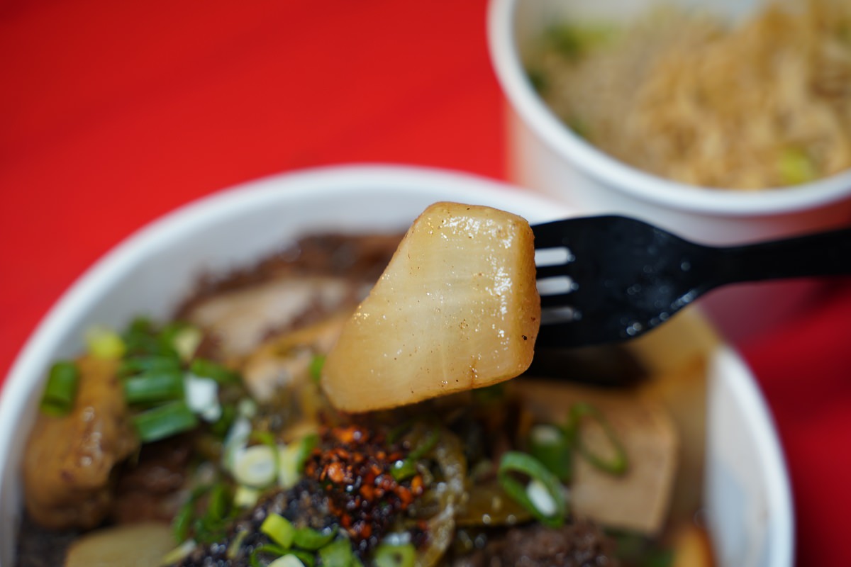 【新竹後站夜市美食推薦】獨家醬汁小火燉煮 美味必吃香噴牛三寶 老拌 香噴牛三寶