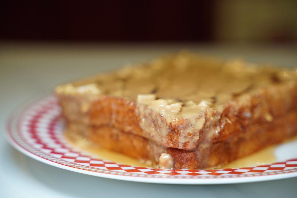【桃園藝文特區美食推薦】藝文特區異國美食好選擇 美味必點鐵板雙豬撈麵/蝦仁滑蛋飯 永芯茶檔茶餐廳桃園南平店