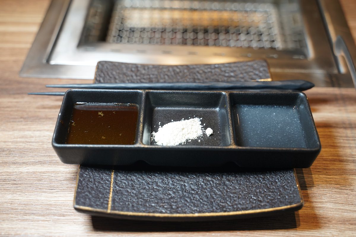 【台中逢甲燒肉推薦】全台首創個人旋轉無菜單燒肉必點寶藏和牛 深夜燒肉首選免千10道料理給你滿滿儀式感 札卡燒肉逢甲店