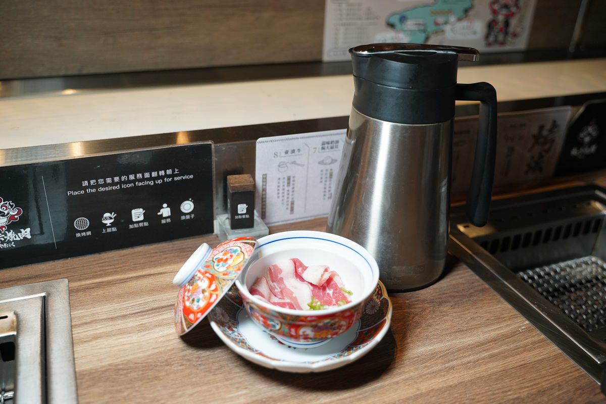 【台中逢甲燒肉推薦】全台首創個人旋轉無菜單燒肉必點寶藏和牛 深夜燒肉首選免千10道料理給你滿滿儀式感 札卡燒肉逢甲店