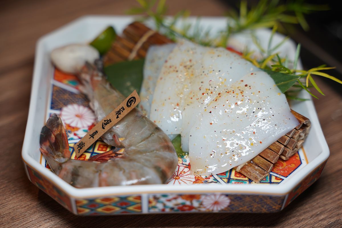 【台中逢甲燒肉推薦】全台首創個人旋轉無菜單燒肉必點寶藏和牛 深夜燒肉首選免千10道料理給你滿滿儀式感 札卡燒肉逢甲店