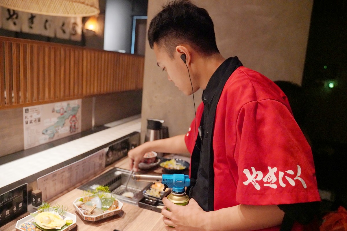 【台中逢甲燒肉推薦】全台首創個人旋轉無菜單燒肉必點寶藏和牛 深夜燒肉首選免千10道料理給你滿滿儀式感 札卡燒肉逢甲店