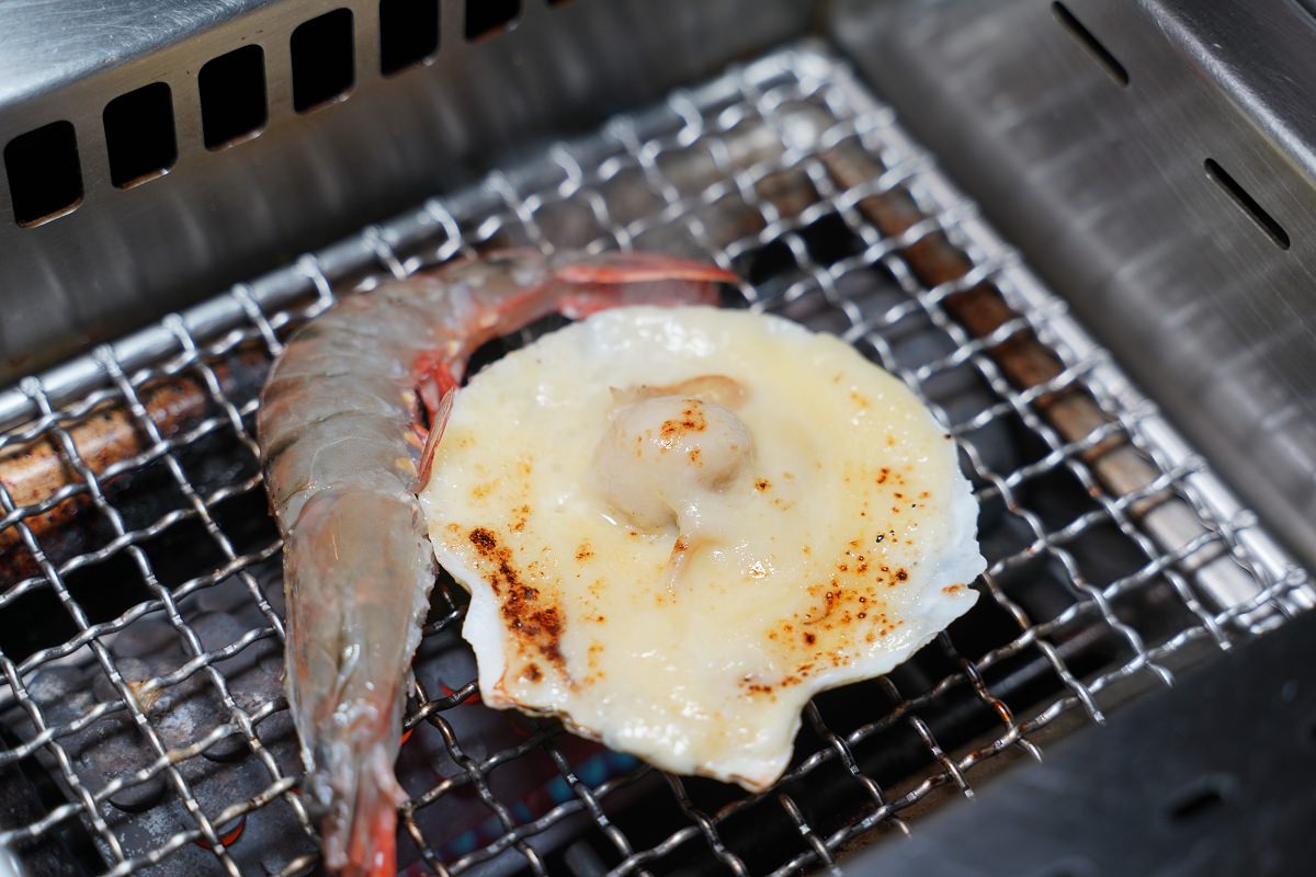 【台中逢甲燒肉推薦】全台首創個人旋轉無菜單燒肉必點寶藏和牛 深夜燒肉首選免千10道料理給你滿滿儀式感 札卡燒肉逢甲店