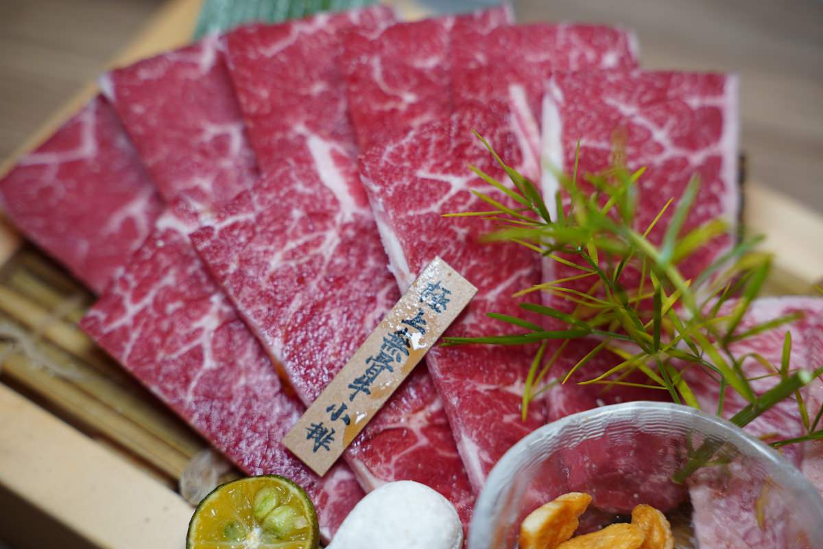 【台中逢甲燒肉推薦】全台首創個人旋轉無菜單燒肉必點寶藏和牛 深夜燒肉首選免千10道料理給你滿滿儀式感 札卡燒肉逢甲店
