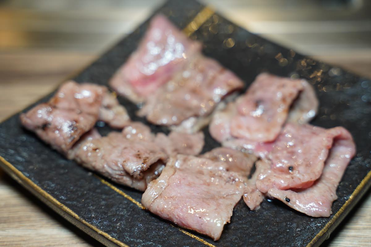 【台中逢甲燒肉推薦】全台首創個人旋轉無菜單燒肉必點寶藏和牛 深夜燒肉首選免千10道料理給你滿滿儀式感 札卡燒肉逢甲店