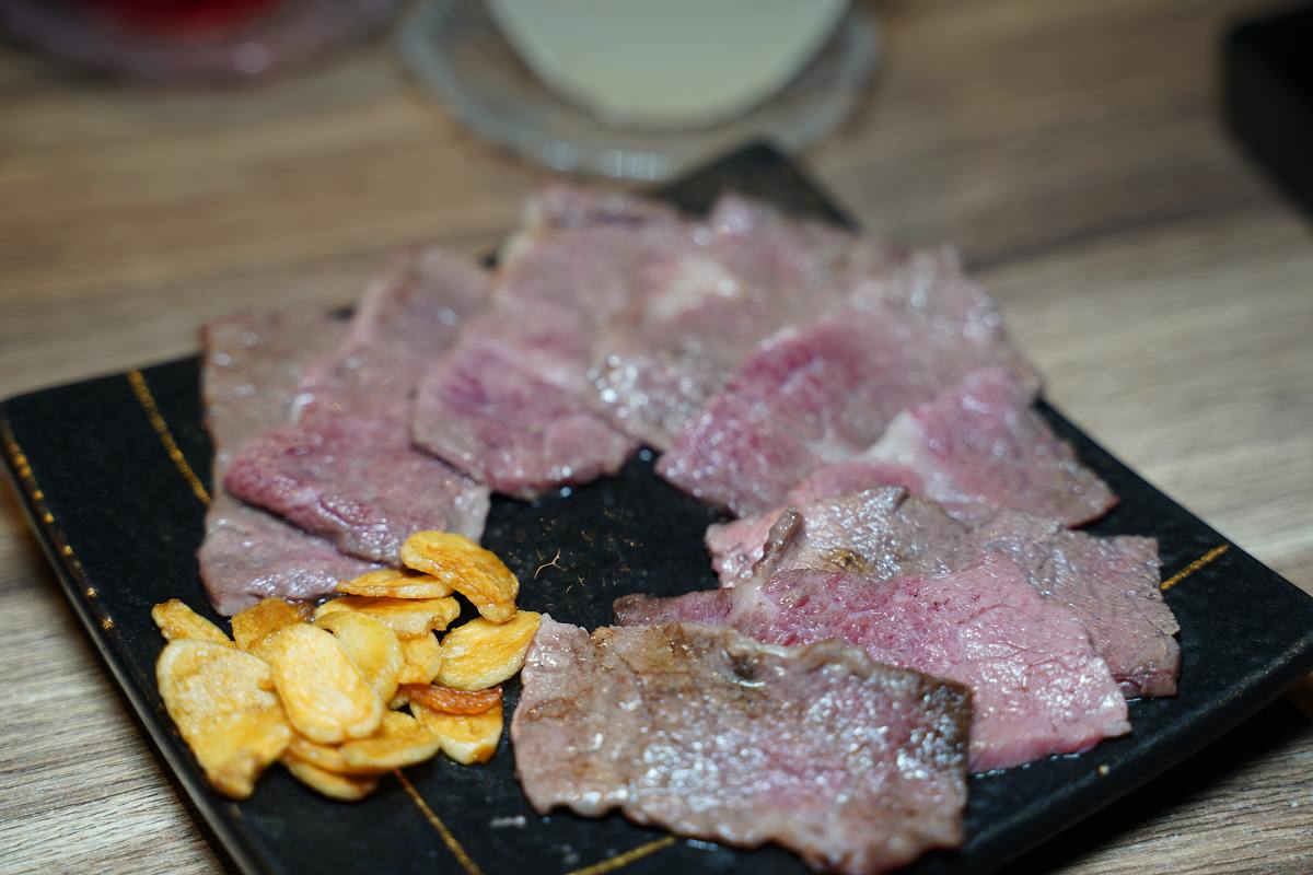 【台中逢甲燒肉推薦】全台首創個人旋轉無菜單燒肉必點寶藏和牛 深夜燒肉首選免千10道料理給你滿滿儀式感 札卡燒肉逢甲店