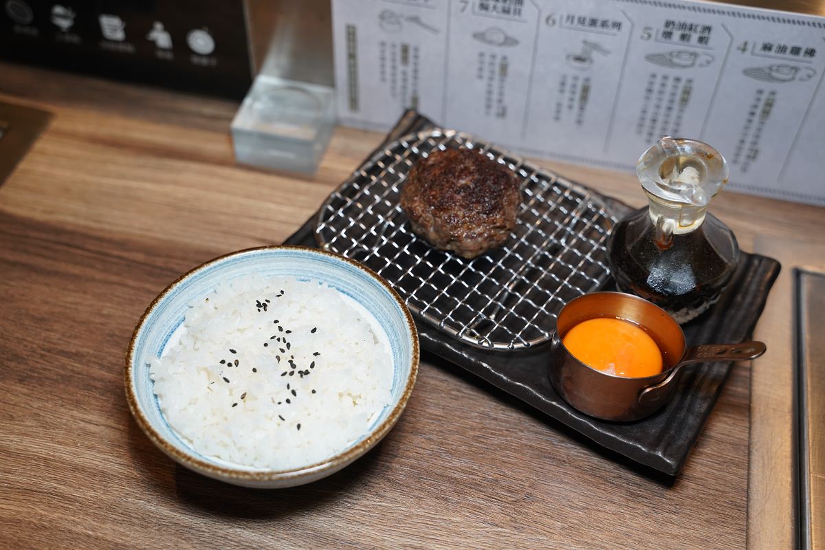【台中逢甲燒肉推薦】全台首創個人旋轉無菜單燒肉必點寶藏和牛 深夜燒肉首選免千10道料理給你滿滿儀式感 札卡燒肉逢甲店