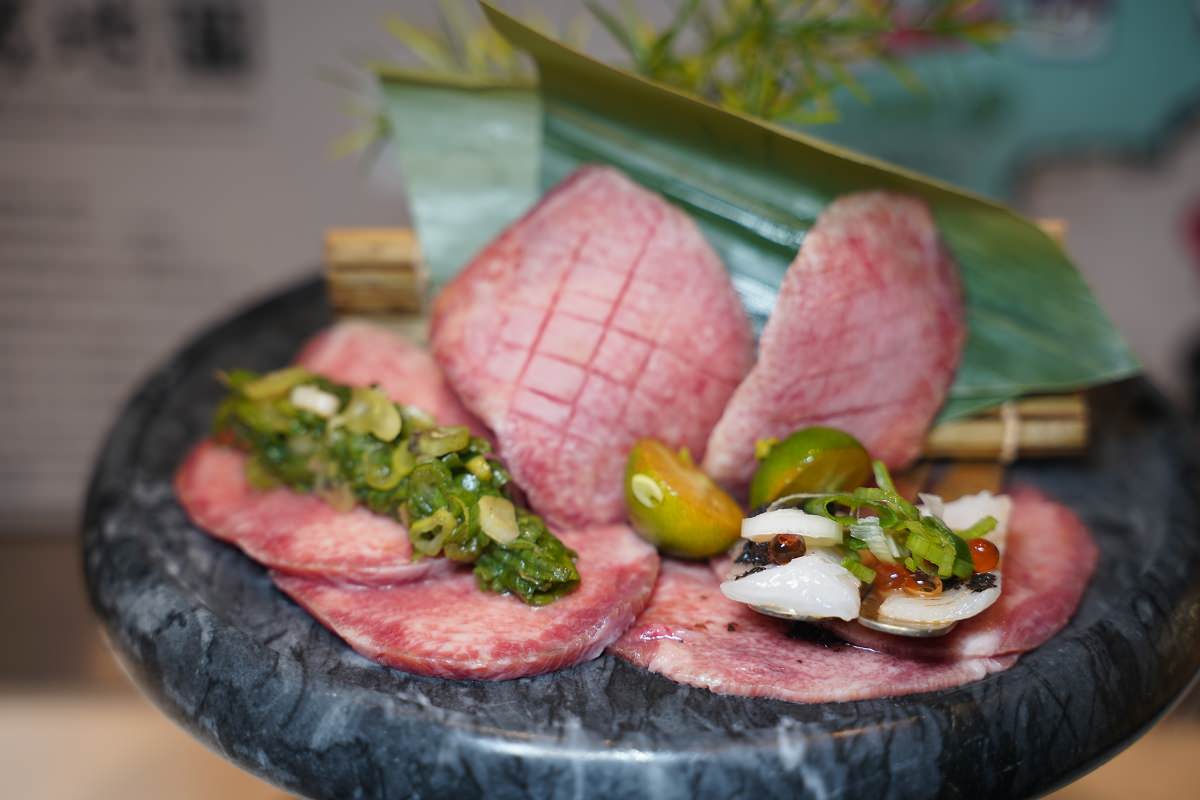 【台中逢甲燒肉推薦】全台首創個人旋轉無菜單燒肉必點寶藏和牛 深夜燒肉首選免千10道料理給你滿滿儀式感 札卡燒肉逢甲店