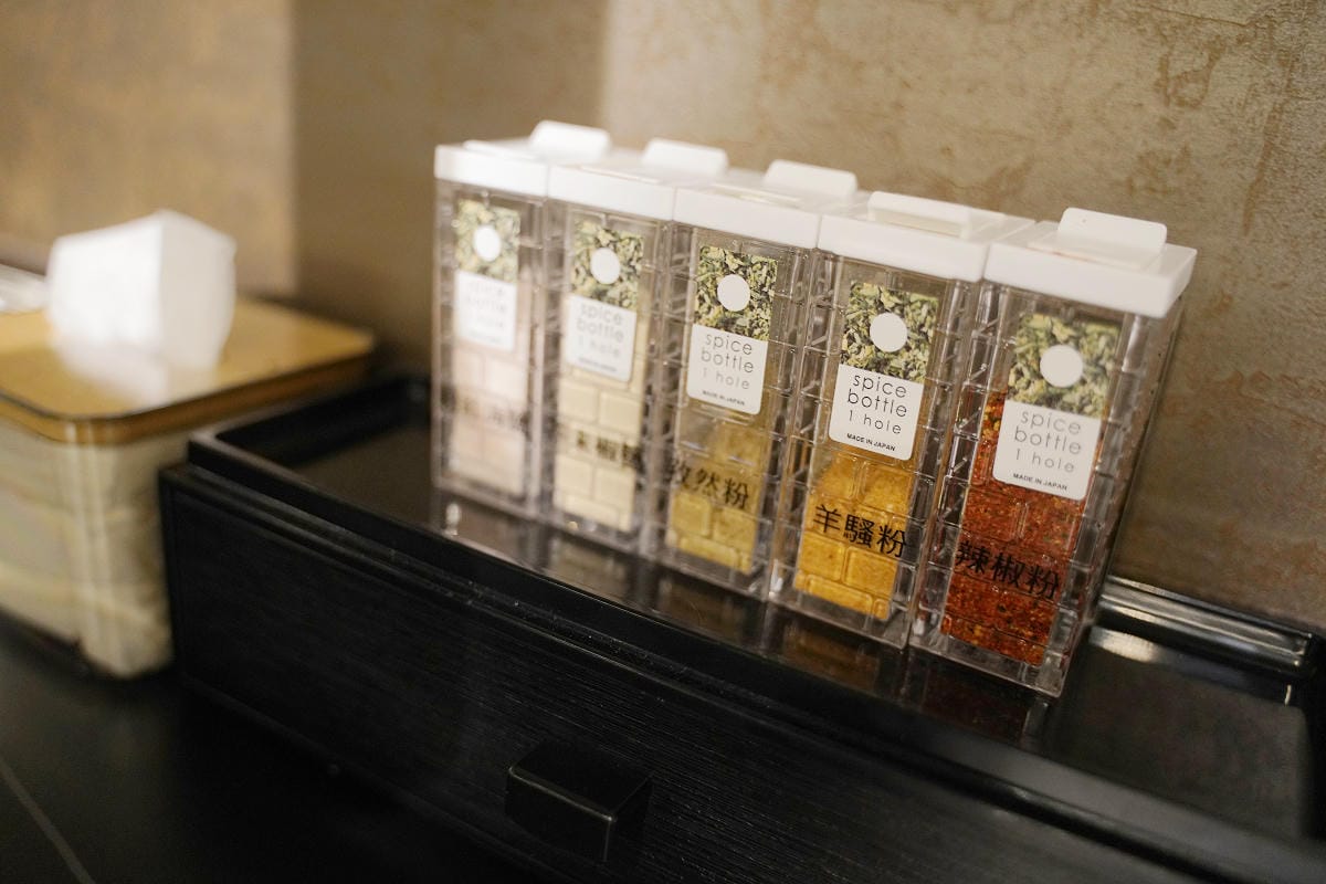 【羊騷殿台北忠孝店】台北東區串燒店推薦 自動旋轉燒烤超方便 人氣必點羊肉串/紅燒帶皮羊肉爐