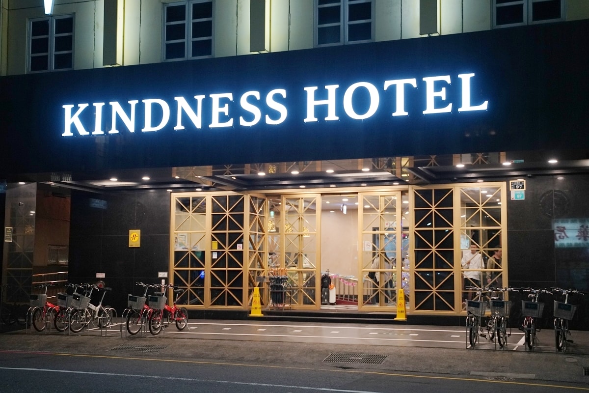 【台南住宿推薦】一泊二食早餐宵夜24小時點心吧吃到飽 鄰近台南火車站 康橋商旅台南赤崁樓館 - 第2張圖 【台南住宿推薦】一泊二食早餐宵夜24小時點心吧吃到飽 鄰近台南火車站 康橋商旅台南赤崁樓館