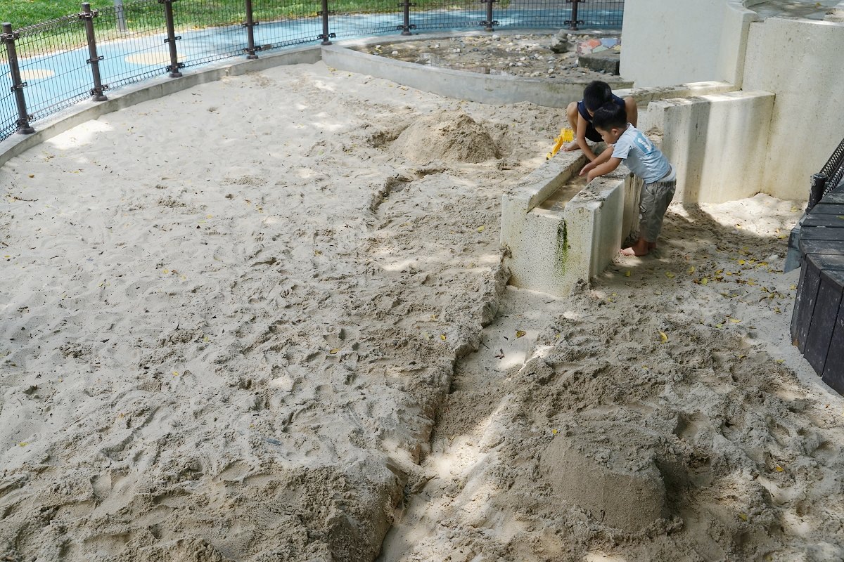 【桃園龜山親子景點推薦】龜山最老烏龜公園 溜滑梯塔+沙桌水道區 龜山中正公園