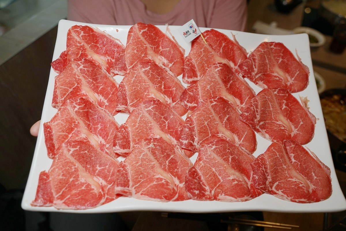 【中和火鍋推薦】肉老大山道老大爭霸賽 美國菲瑞牛雲霧肉塔100盎司挑戰賽 肉老大頂級肉品涮涮鍋中和永安店
