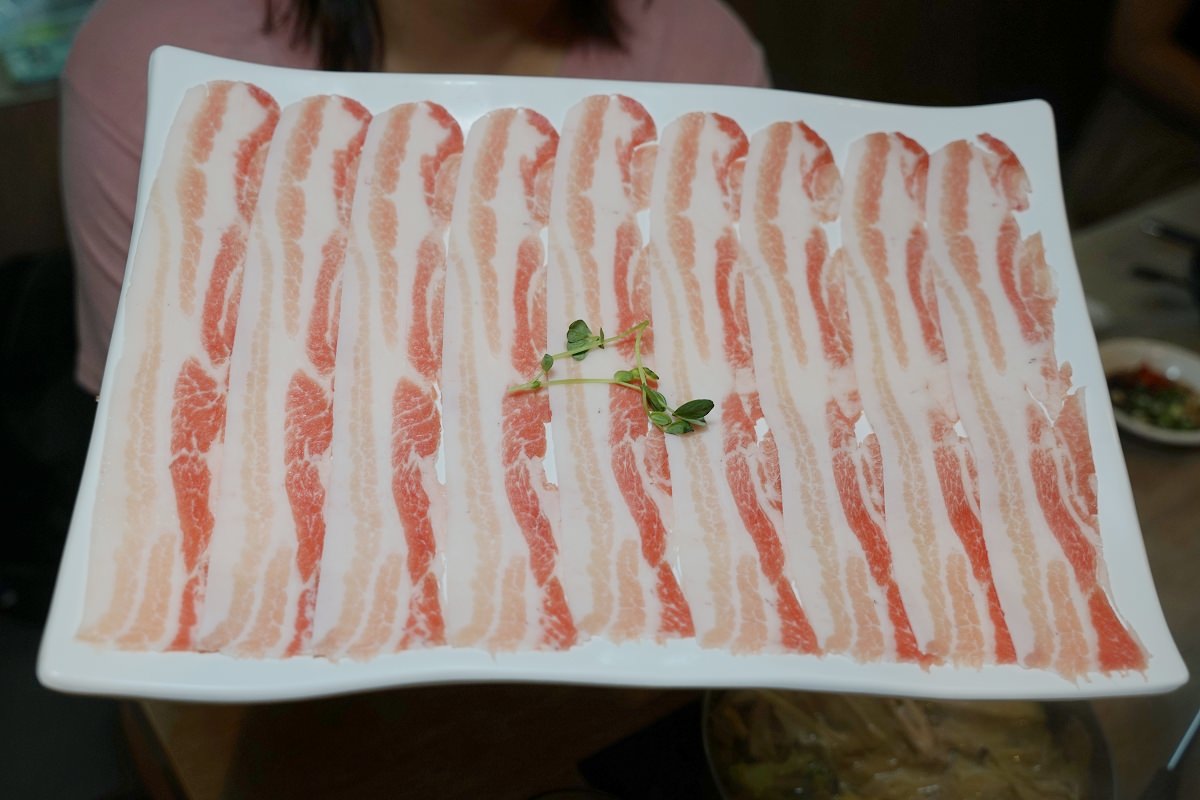 【中和火鍋推薦】肉老大山道老大爭霸賽 美國菲瑞牛雲霧肉塔100盎司挑戰賽 肉老大頂級肉品涮涮鍋中和永安店