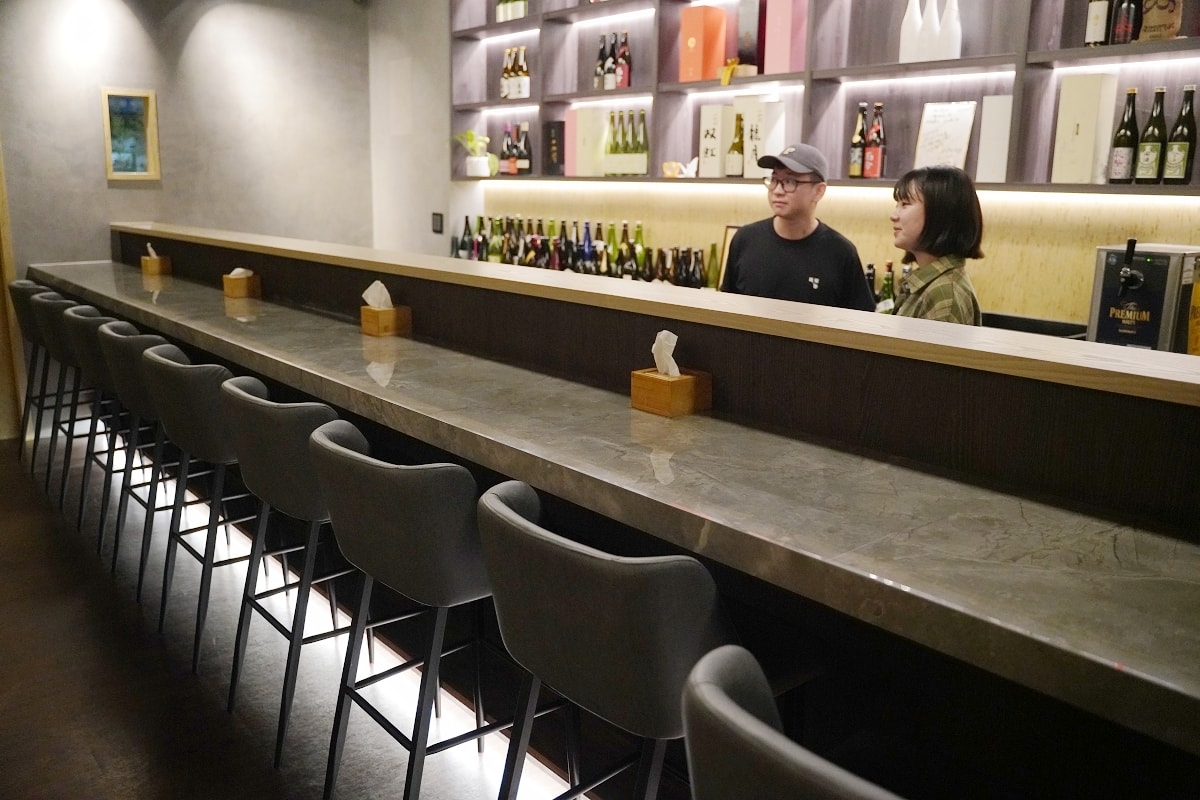 【台中餐酒館推薦】台中第一間清酒餐酒館 唎酒師駐店日本酒搭餐免煩惱 ARAMASA Sake Bistro 母龜小吃部 日本清酒餐酒館 - 第2張圖 【台中餐酒館推薦】台中第一間清酒餐酒館 唎酒師駐店日本酒搭餐免煩惱 ARAMASA Sake Bistro 母龜小吃部 日本清酒餐酒館