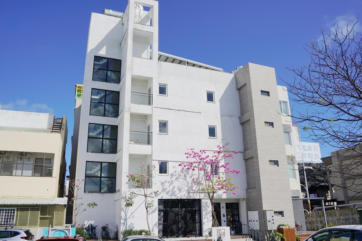 【台東旅店推薦】免費專屬停車場/遊戲室 純白日系彩繪牆 門廷若室河堤左岸館