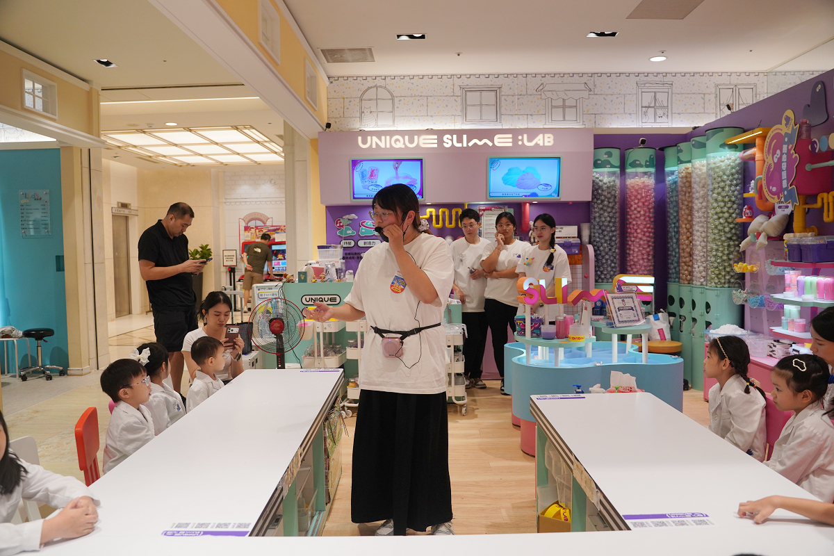【UNIQUE史萊姆實驗室信義A8店】泡泡超新星派對沉浸式體驗 全台首創高質感親子體驗