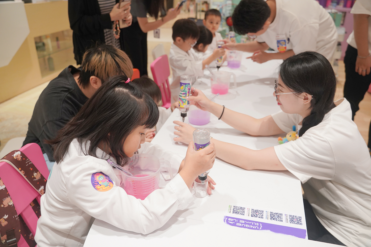 【UNIQUE史萊姆實驗室信義A8店】泡泡超新星派對沉浸式體驗 全台首創高質感親子體驗