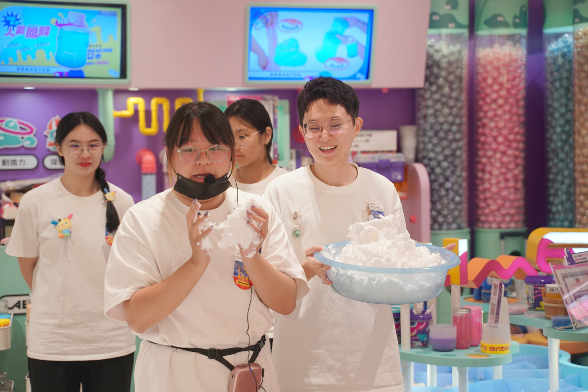 【UNIQUE史萊姆實驗室信義A8店】泡泡超新星派對沉浸式體驗 全台首創高質感親子體驗