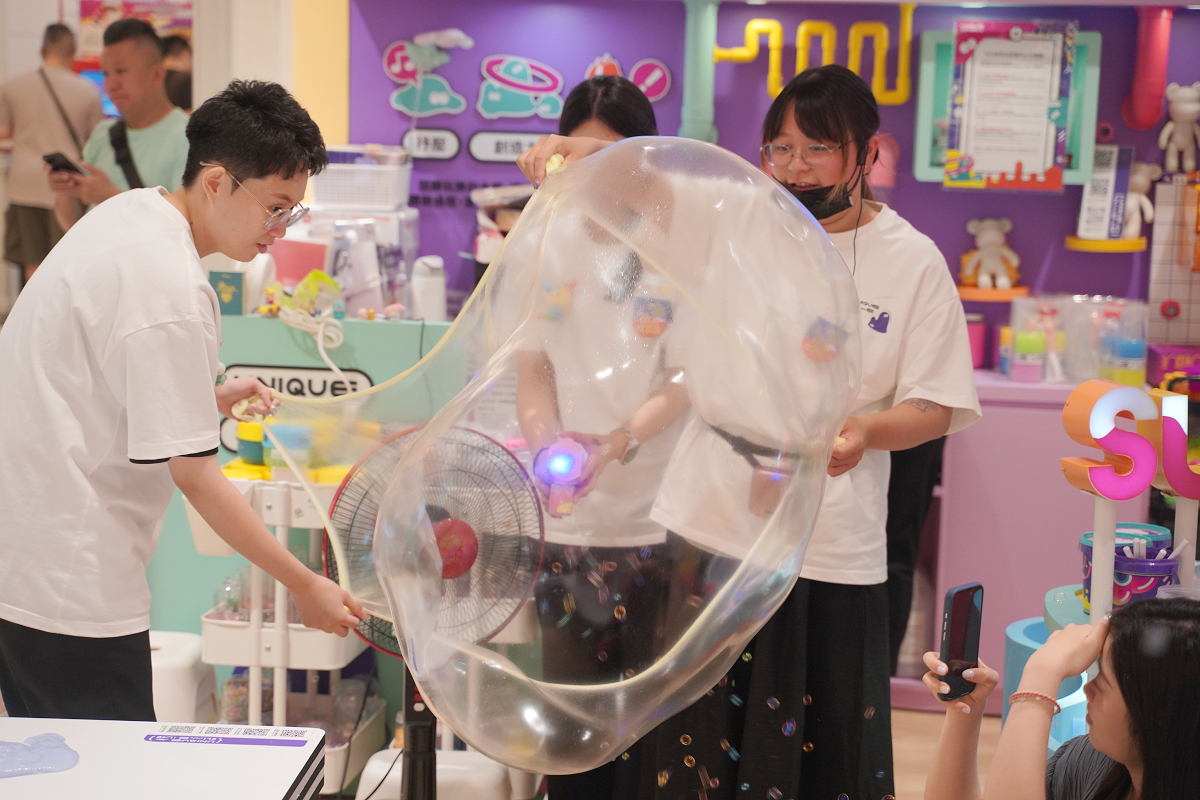 【UNIQUE史萊姆實驗室信義A8店】泡泡超新星派對沉浸式體驗 全台首創高質感親子體驗