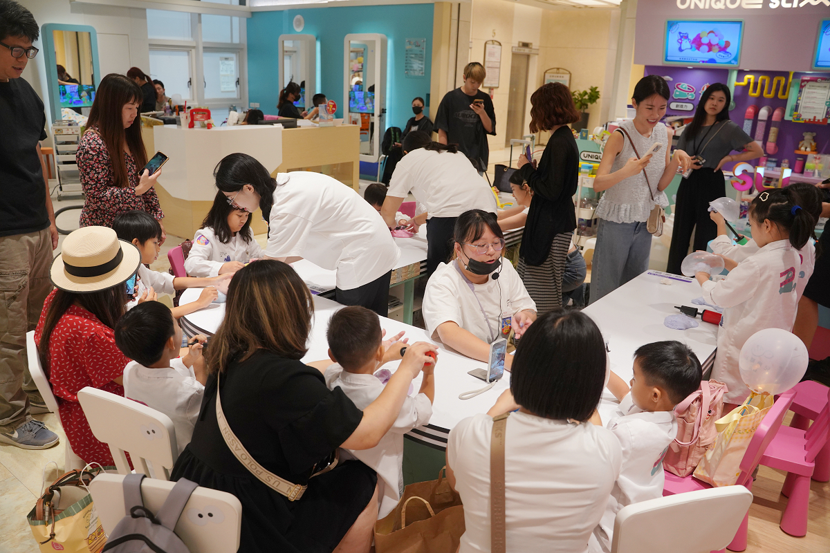 【UNIQUE史萊姆實驗室信義A8店】泡泡超新星派對沉浸式體驗 全台首創高質感親子體驗