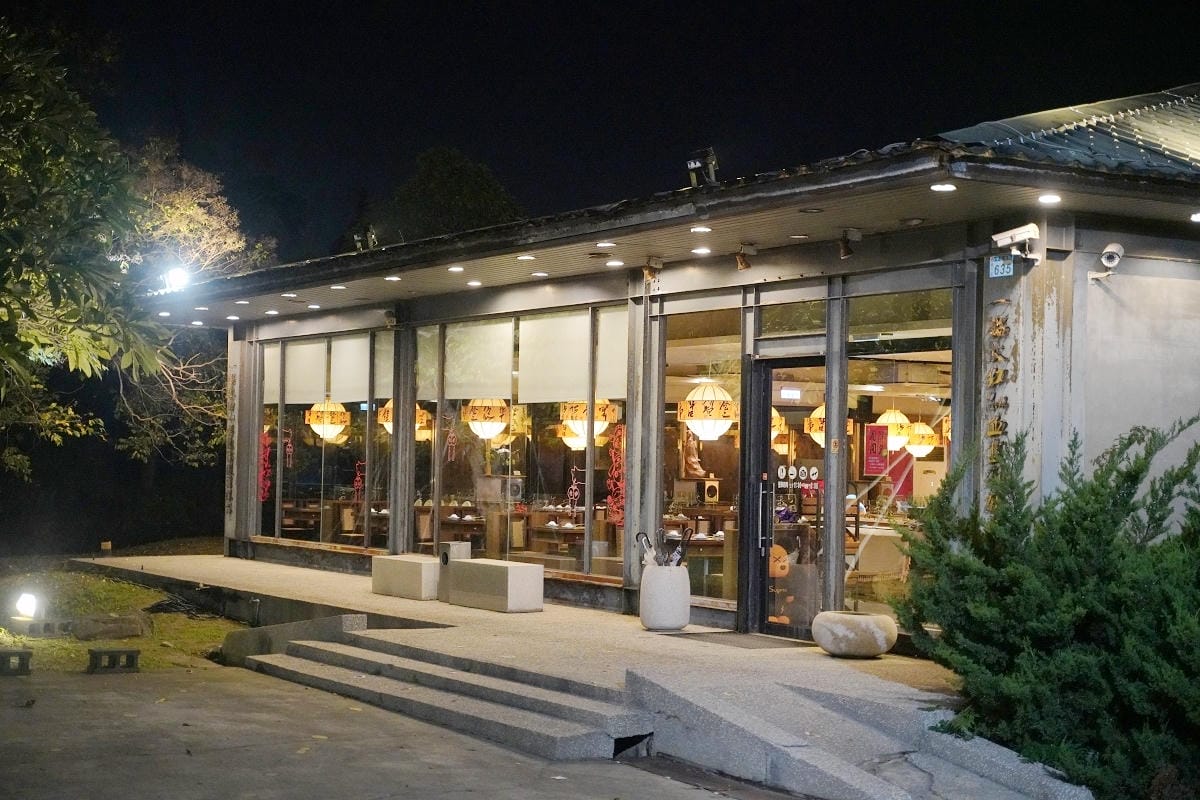 【華川宴麻辣火鍋蘆竹店】桃園蘆竹南崁麻辣火鍋推薦 特香麻辣+東北酸菜 麻辣鴨血豆腐免費續加