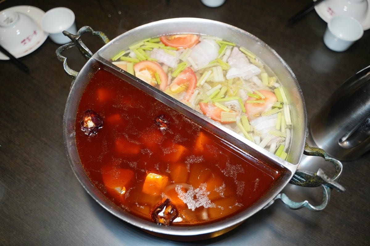 【華川宴麻辣火鍋蘆竹店】桃園蘆竹南崁麻辣火鍋推薦 特香麻辣+東北酸菜 麻辣鴨血豆腐免費續加