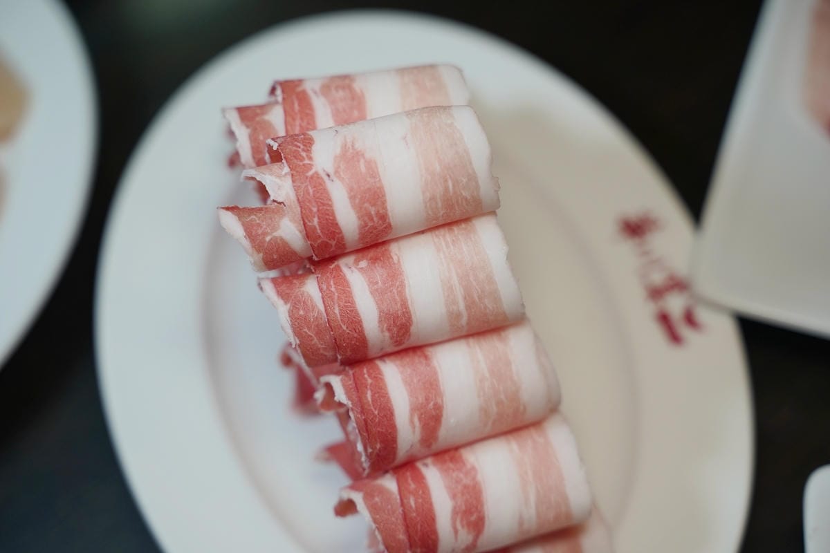 【華川宴麻辣火鍋蘆竹店】桃園蘆竹南崁麻辣火鍋推薦 特香麻辣+東北酸菜 麻辣鴨血豆腐免費續加