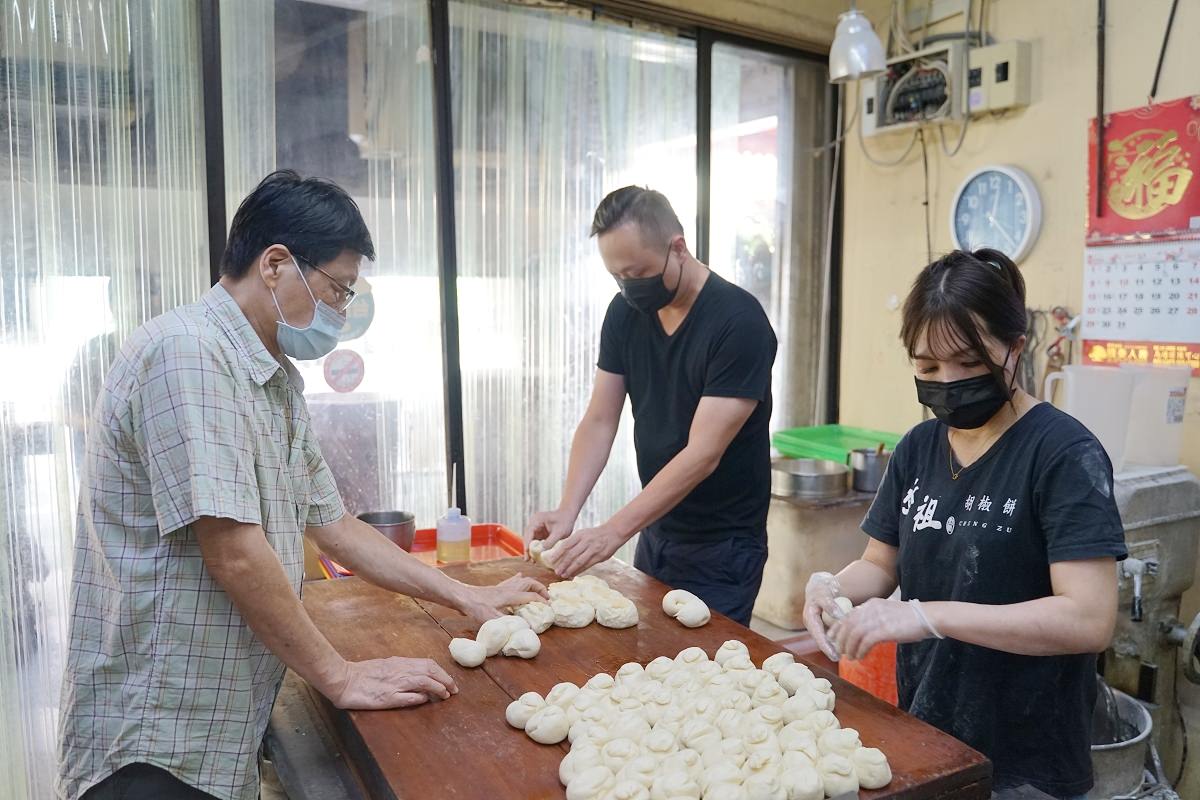【新竹小吃推薦】創立於1941年新竹在地老店 冷凍胡椒餅禮盒送禮好選擇 丞祖胡椒餅新竹北門店