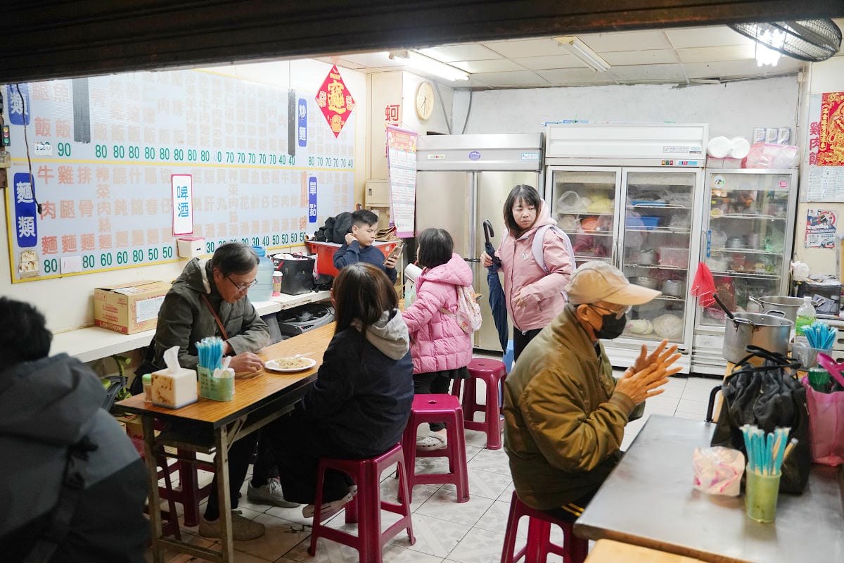 【桃園60元雞排飯】桃園火車站巷弄平價小吃 桃園市區無名小吃店 各式炒飯炒麵炒米粉炒冬粉 - 第4張圖 【桃園60元雞排飯】桃園火車站巷弄平價小吃 桃園市區無名小吃店 各式炒飯炒麵炒米粉炒冬粉